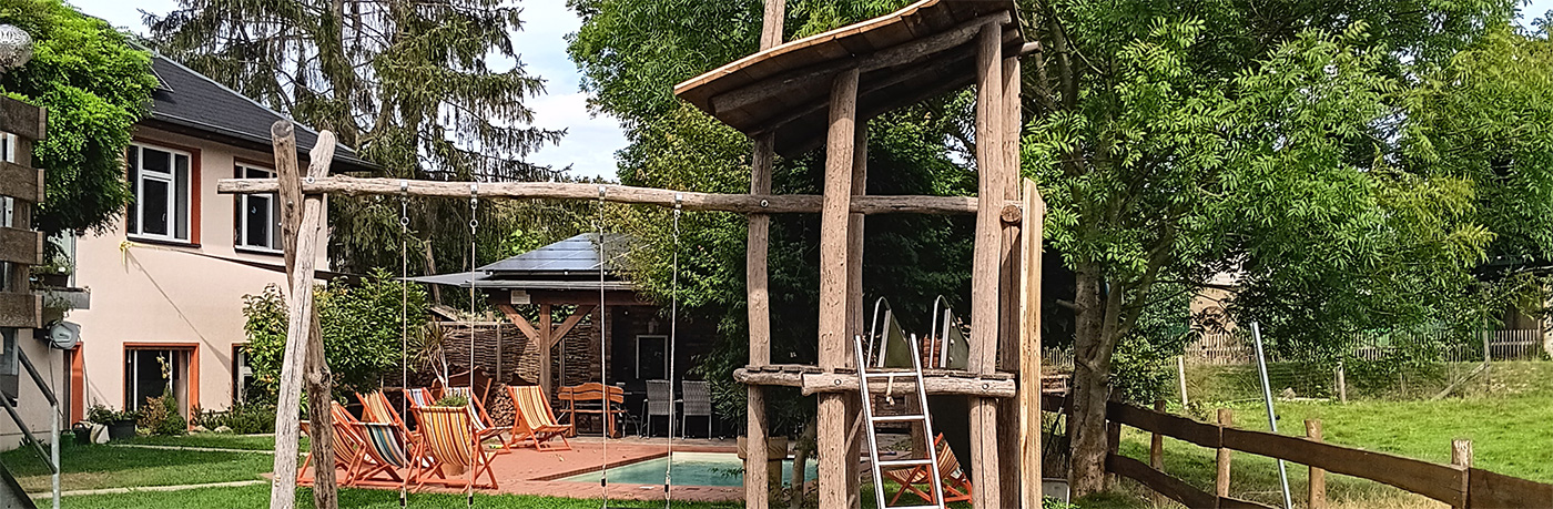 Haus und Spielplatz für Kinder